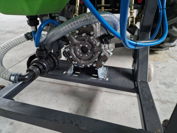 Опрыскиватель навесной полевой 200L от интернет-магазина rossel.by