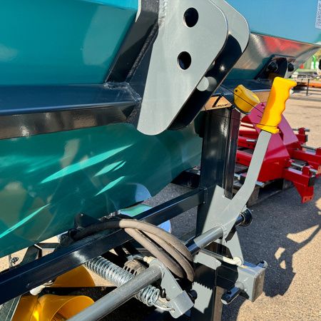 Разбрасыватель РУМ 1200 литров усиленный от интернет-магазина rossel.by