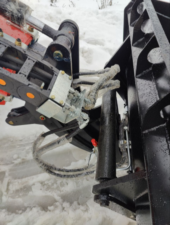 Фронтальный погрузчик Rossel R-2000 от интернет-магазина rossel.by