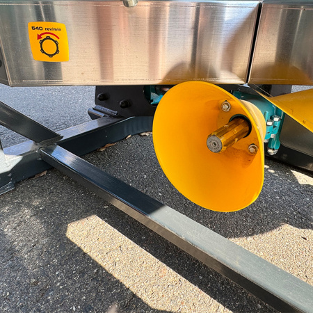 Разбрасыватель РУМ 1000 литров усиленный от интернет-магазина rossel.by