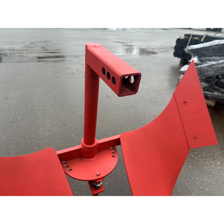 Плуг оборотный П1-215/14-11 для мотоблока МТЗ (сцепка под квадрат) от интернет-магазина rossel.by